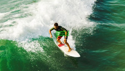 欧预赛现意外波折，德国队闷平乌克兰，汉堡球场因炸弹警报紧急疏散